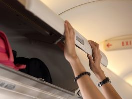 機内持ち込みのキャビンロッカー